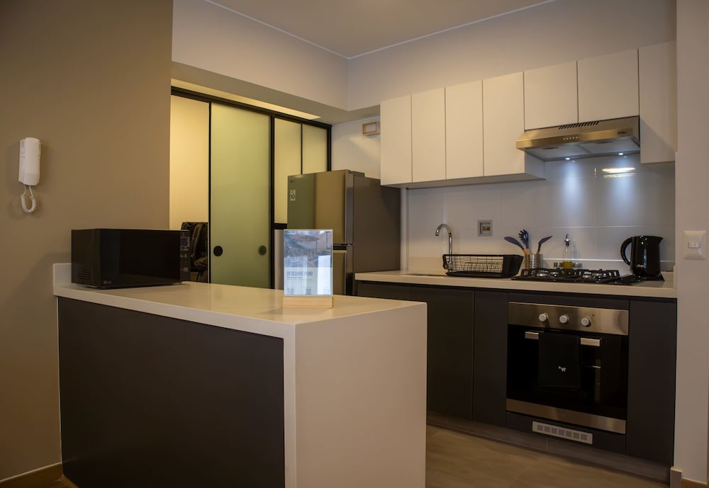 w Elegant 2BR w Distinctive Deco in Miraflores