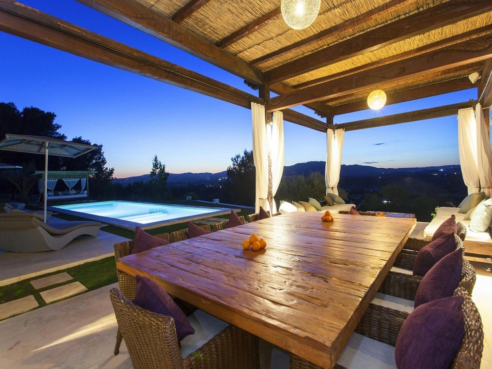 Holiday Home With Barbecue Space
