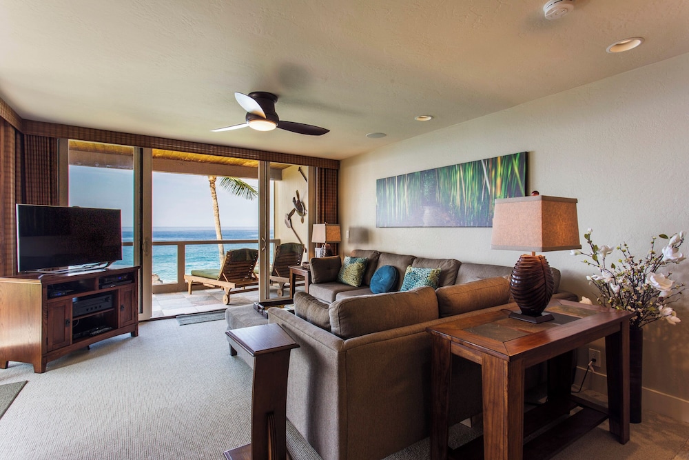 Exquisite Oceanfront Beautifully Upgraded Corner Unit - Vrkcv