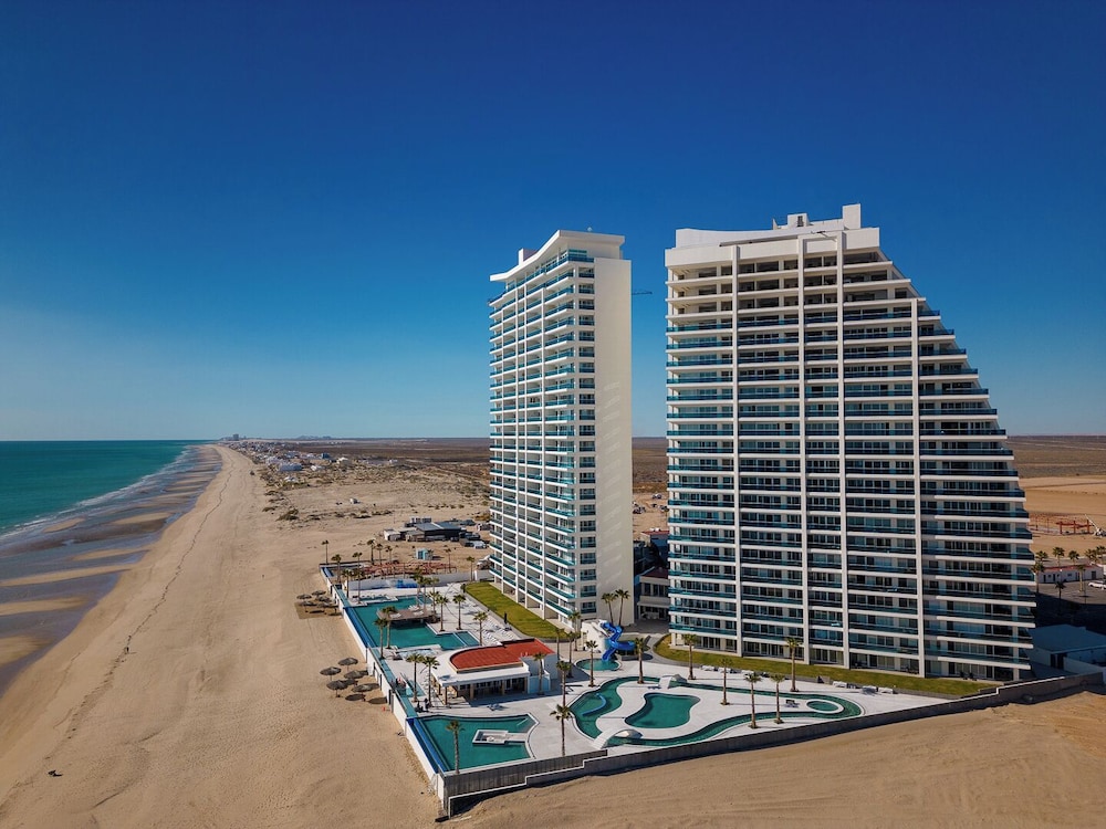 Stunning 1 Bedroom Condominium