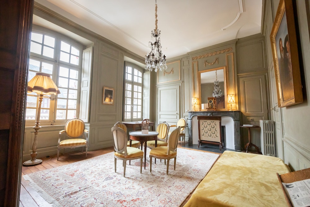 Bourges Vacations - Hotel de Panette - Chambres historiques - Property Image 15