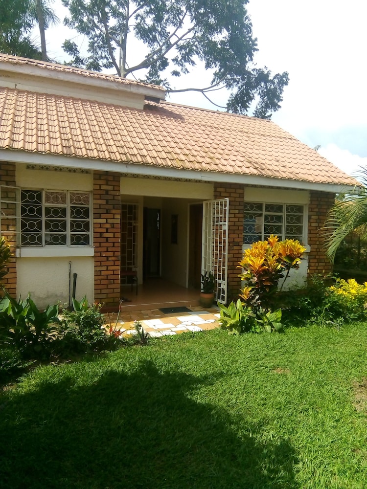 Colonial Residence