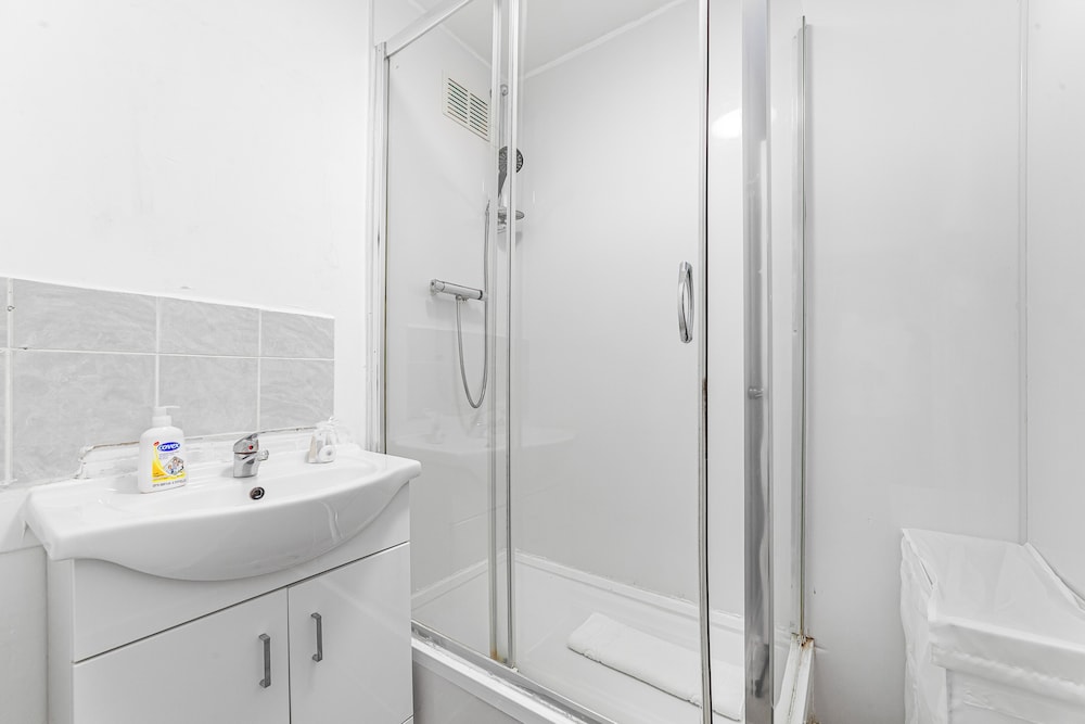 Modern Living In Stylish 3bed Flat