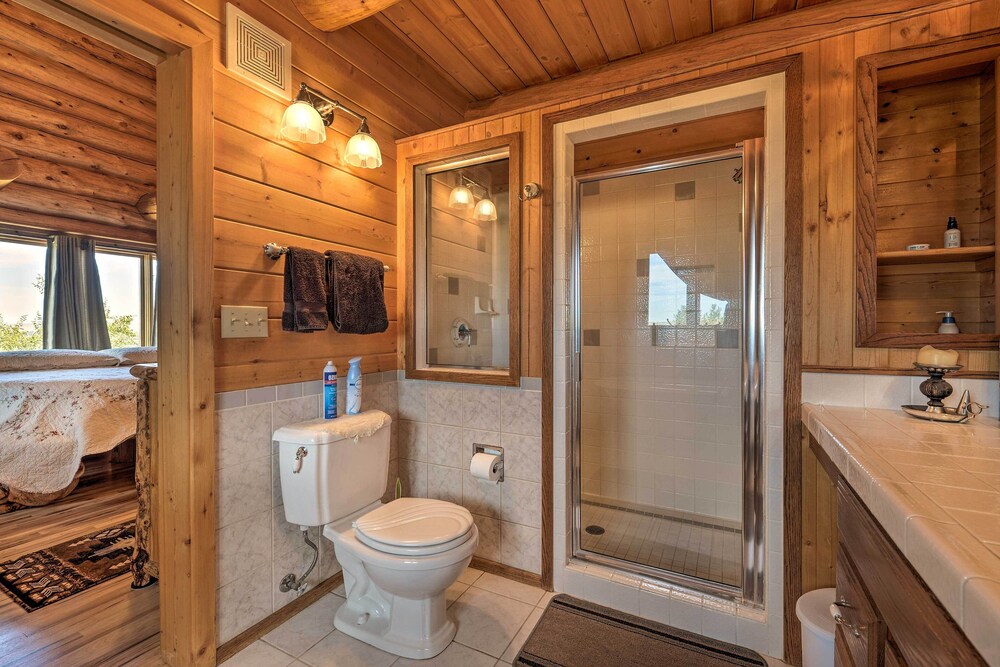 Exquisite Log Home With Lander Valley Views! - Property Image 3