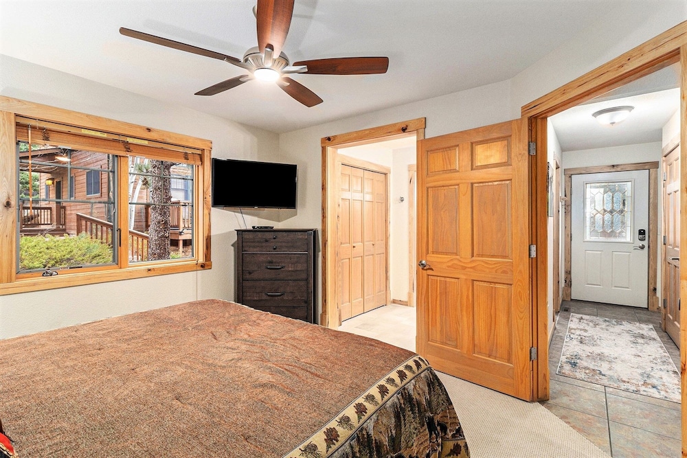 Solitude Beaver #3 - Estes Park 2 Bedroom Condo by RedAwning