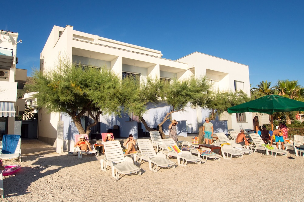 Beachfront Villa Mediteran