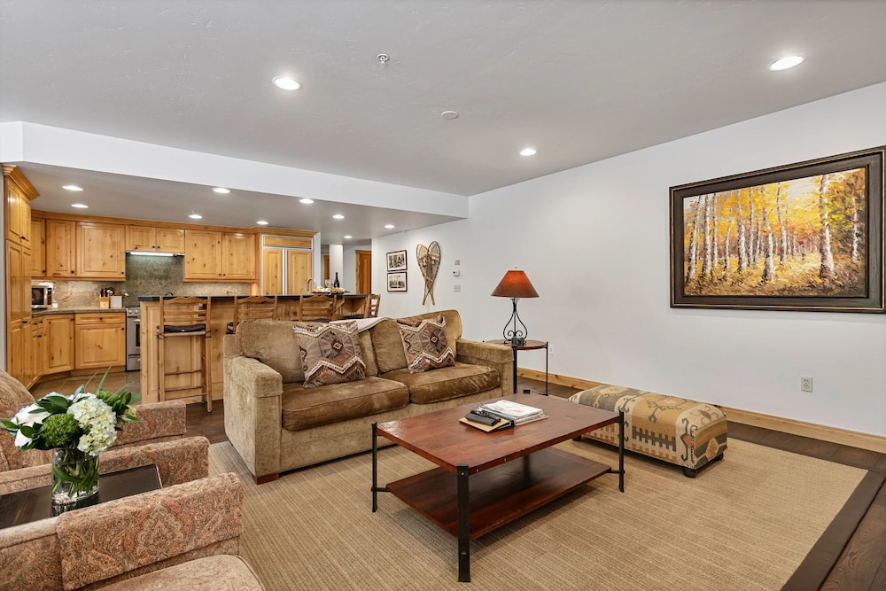 Trail's End Lodge at Deer Valley Resort - Two Bedroom Residence with Spa #201 2 Condo