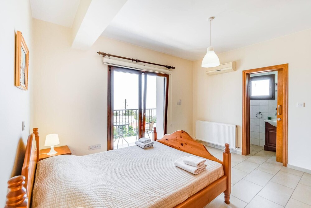 Villa Nikolina - 5 En-suite Bedrooms