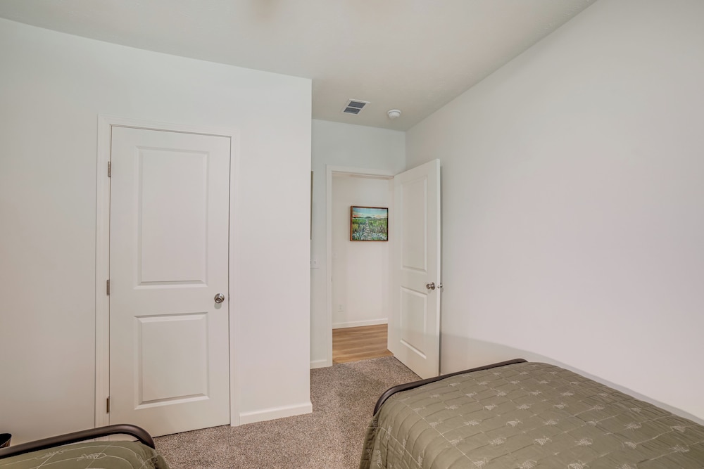 Lake Access, Pools & More: Family Home in Stanwood