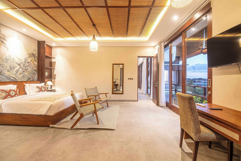 5-br Beach Villa in Canggu Overlooking Rice Fields