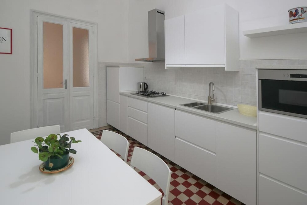 Welcomely - Vintage Apartment view 5