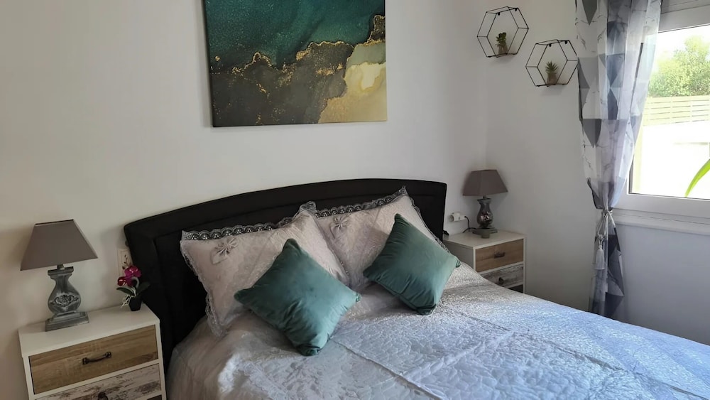 Zoi's SeaView House