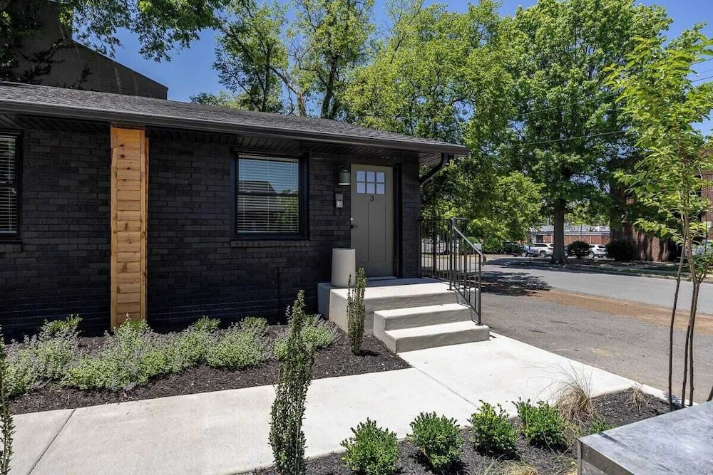 24-guest Retreat The Nomad: Studio x2, 1BR x4
