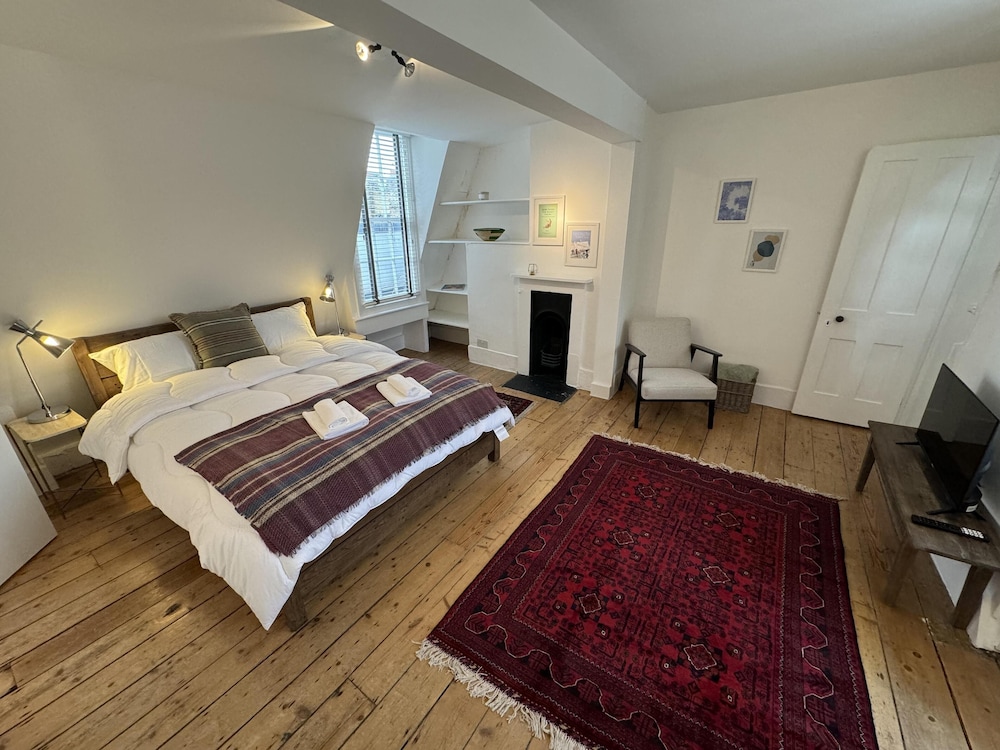 Centrally Located, Stunning 3bed 2bath, SE1