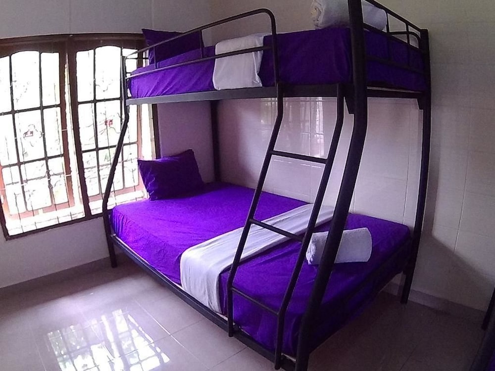 Twenty4Seven Bed & Breakfast - Hostel