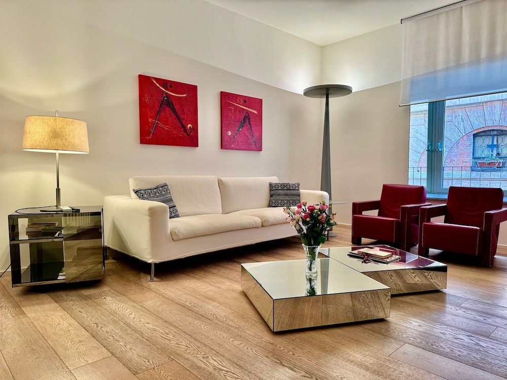 In Rome at Spanish Steps Classy Apartment With Modern Design in an Historic Palazzo