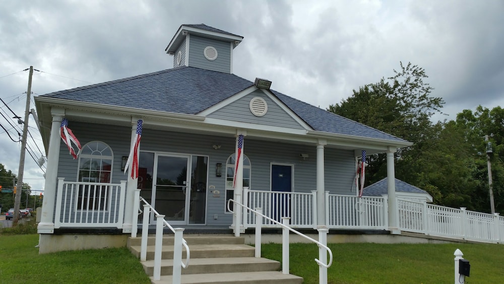 Hotel Village Inn & Suites - Smithville