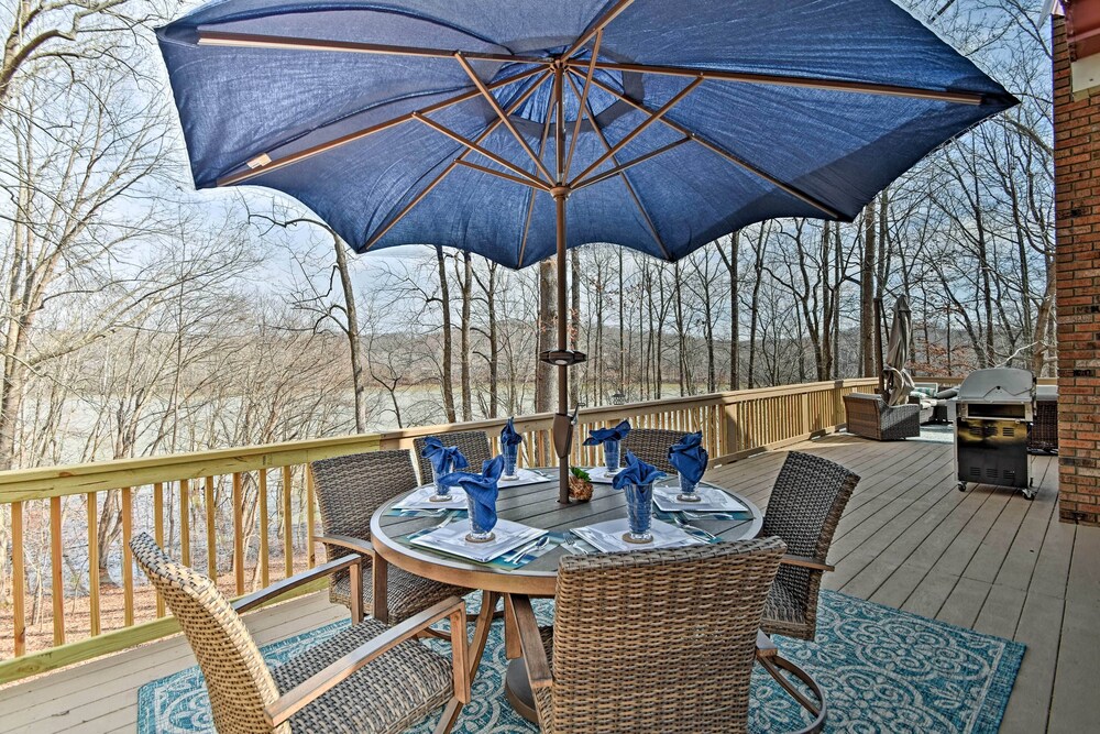 Pristine Lake Barkley Escape w/ Deck, Porch & Bar! view 3