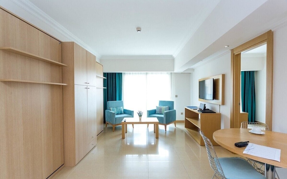 Aurasia Deluxe Hotel - Image 11