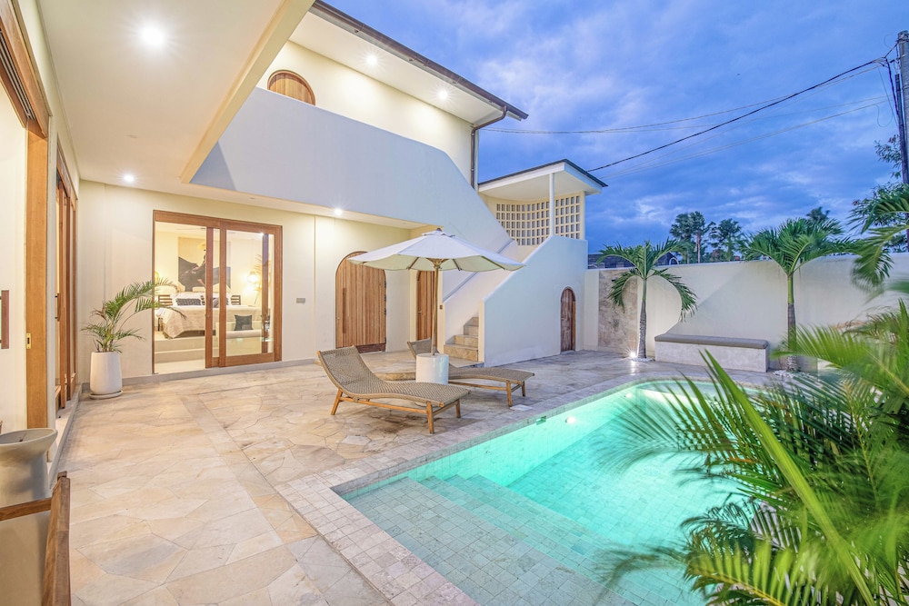 Luxury 4BR Villa With Private Pool in Canggu