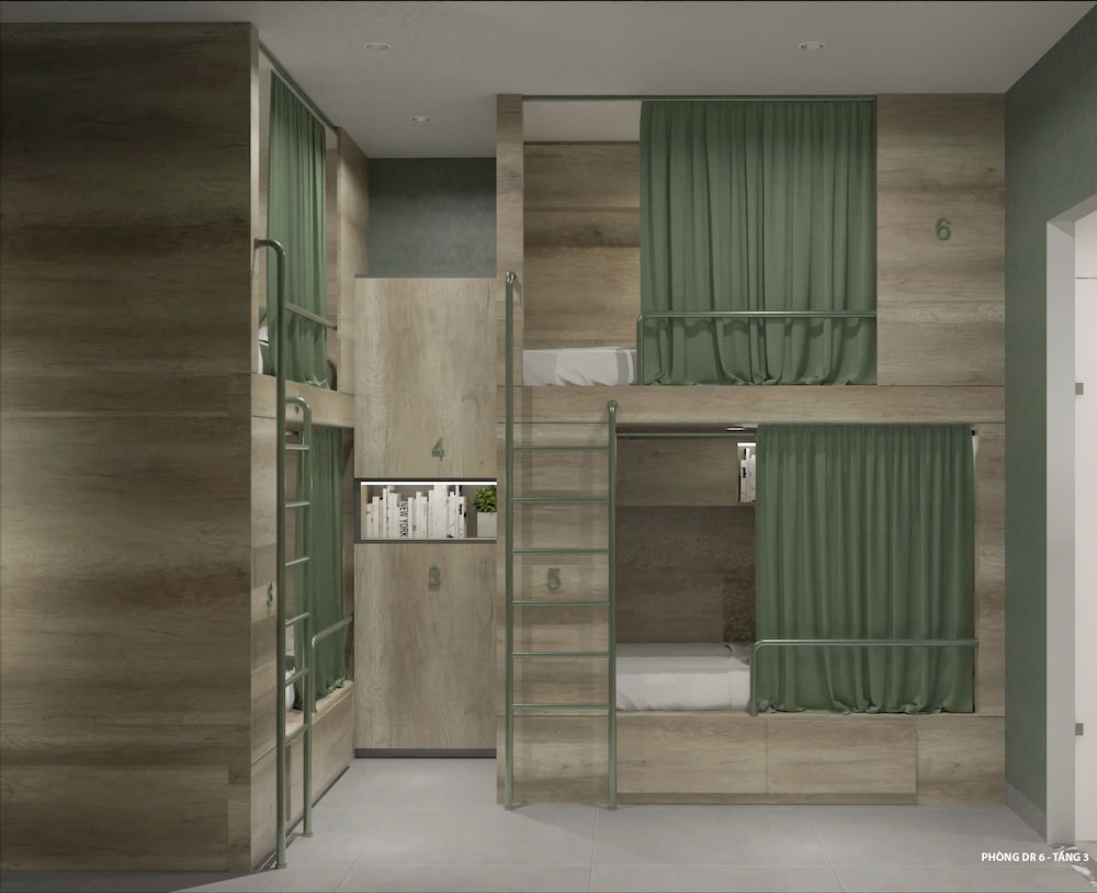 1995S HOSTEL