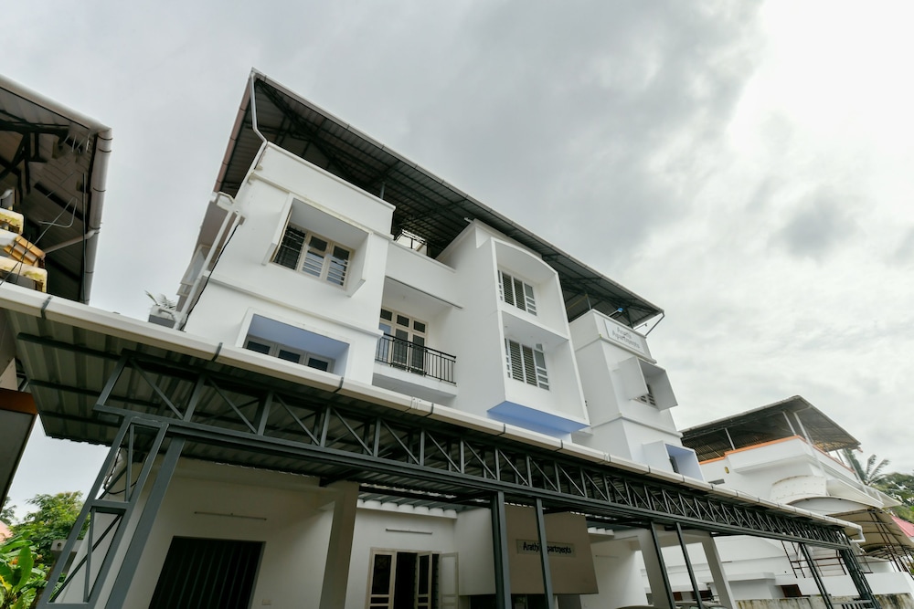 OYO 18602 Home Spacious Stay Near Lulu Mall view 2