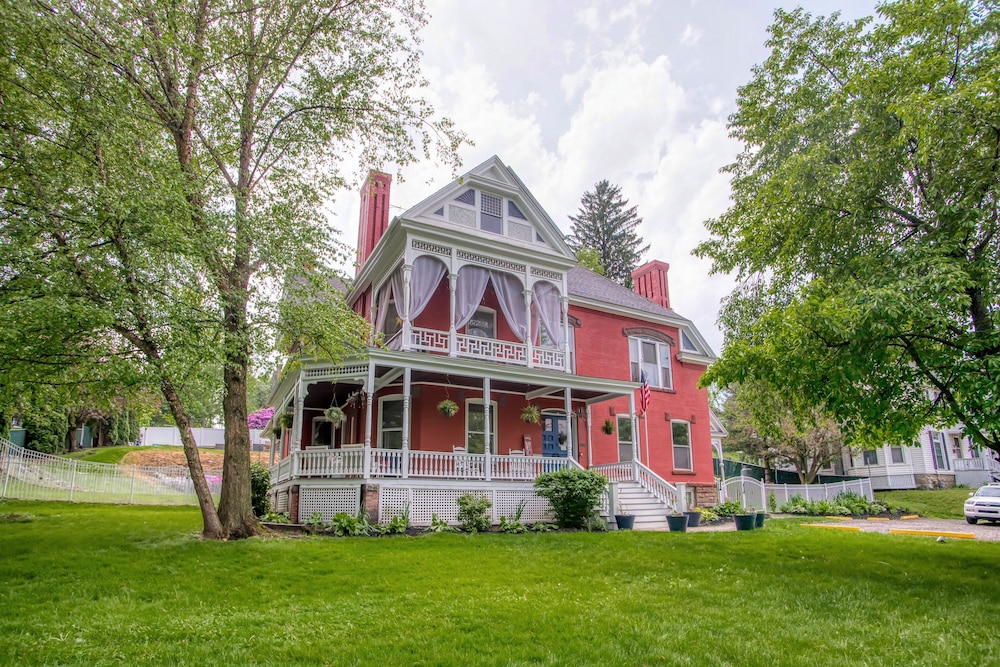 Hatch House Bed & Breakfast view 5