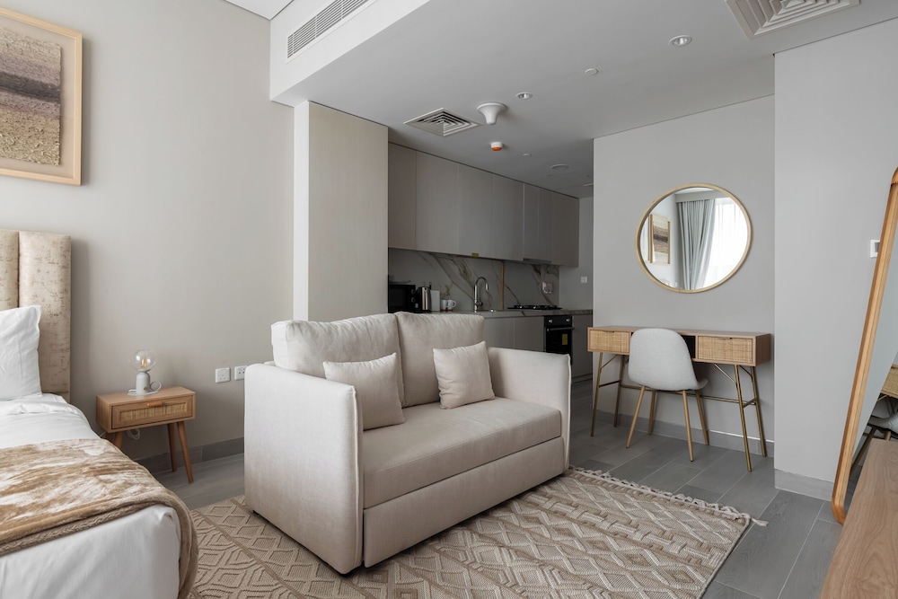SIMPLY COMFORT  Bright Apartments Steps from Marina Walk