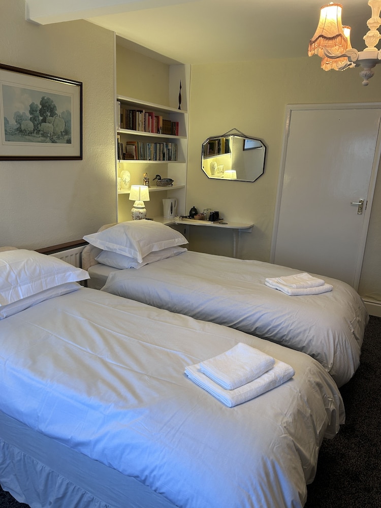 Lucy Cross Guest House view 4