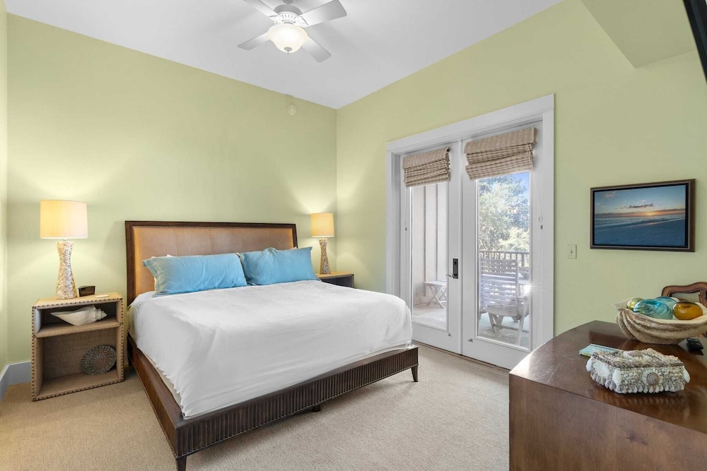 Salty Air & Blue Mountain Flair 3BR Condo w/ Pool, Balcony & Beach Access!