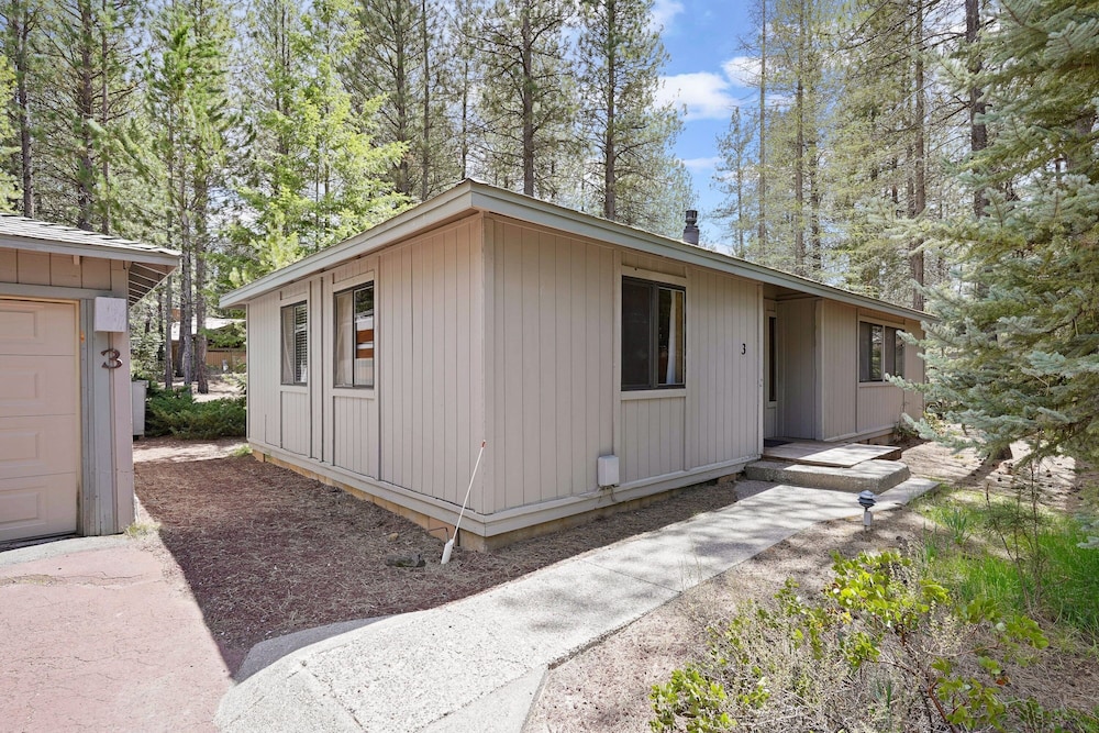 3 Killdeer Lane Pet Friendly Home 3 Minutes Walk from SHARC by RedAwning view 5