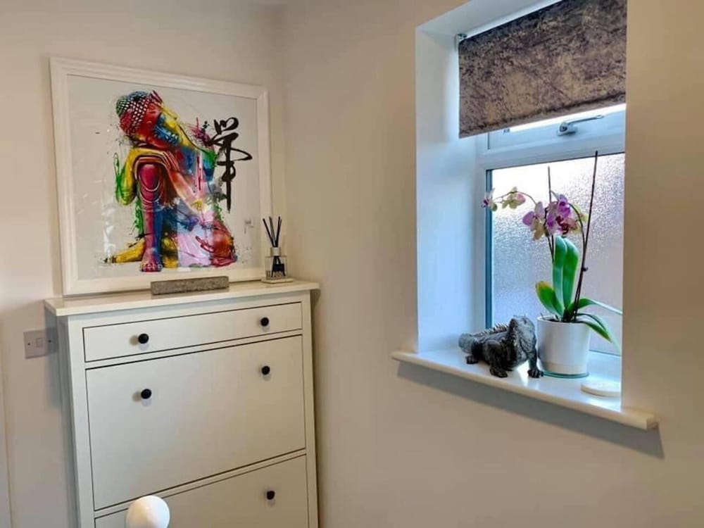 Charming 3-bed House in Bedworth Nec, BHX Airport, view 4