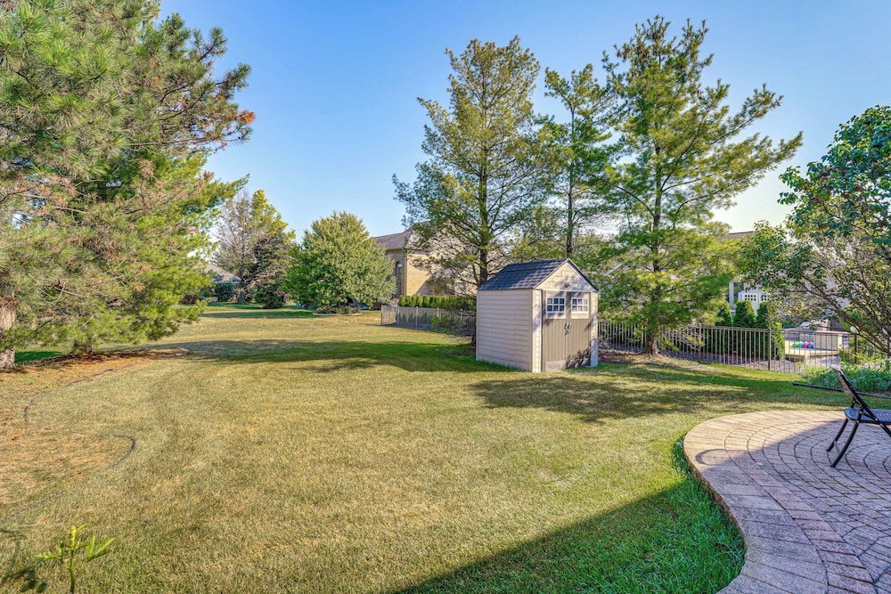 Private Yard w/ Patio: Family Getaway in Macomb
