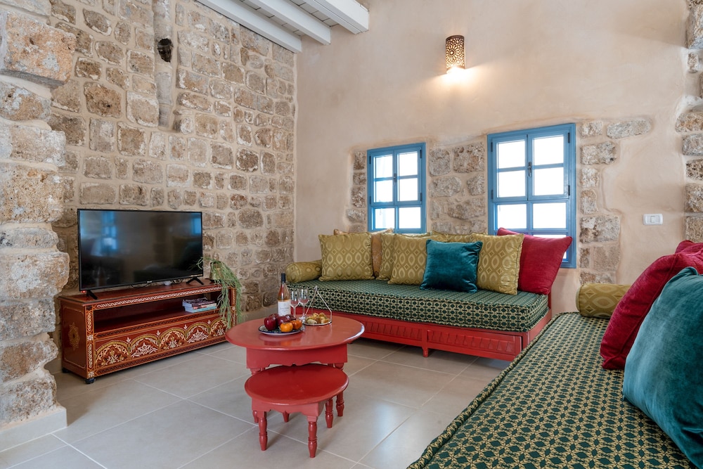 Arabesque Arts & Residency