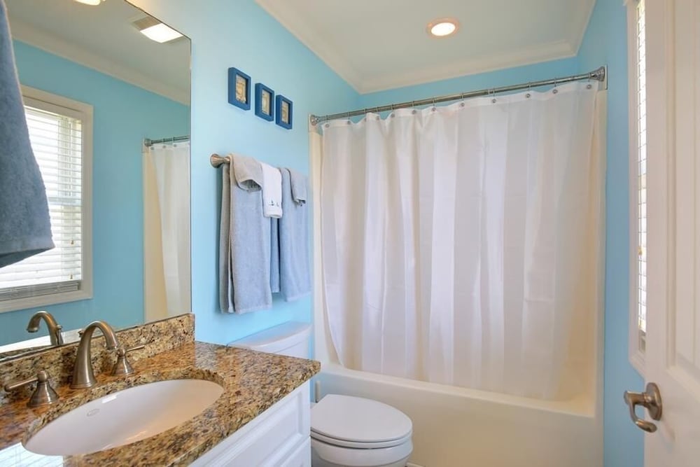 Halfway To Heaven 5 Bedroom Home by RedAwning