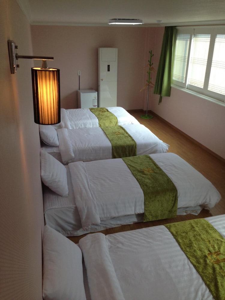 Jeju R Hotel & Guest House - Hostel