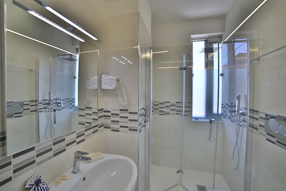 Riviera Luxury Rooms