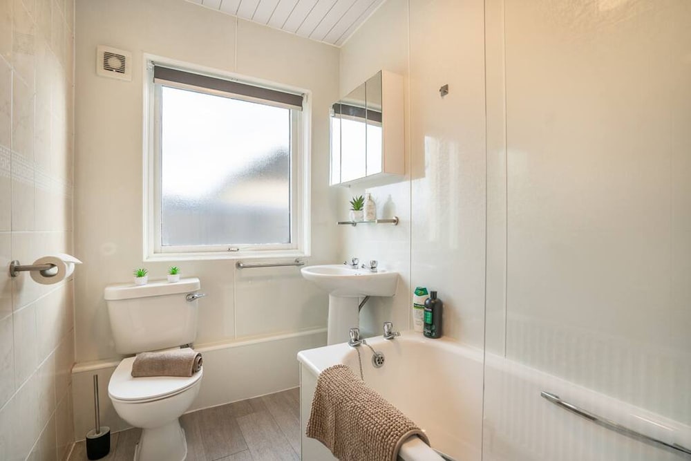 2 Bed Bungalow - Free Parking