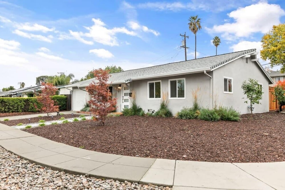 @ Marbella Lane - Modern 3broasis in Siliconvalley