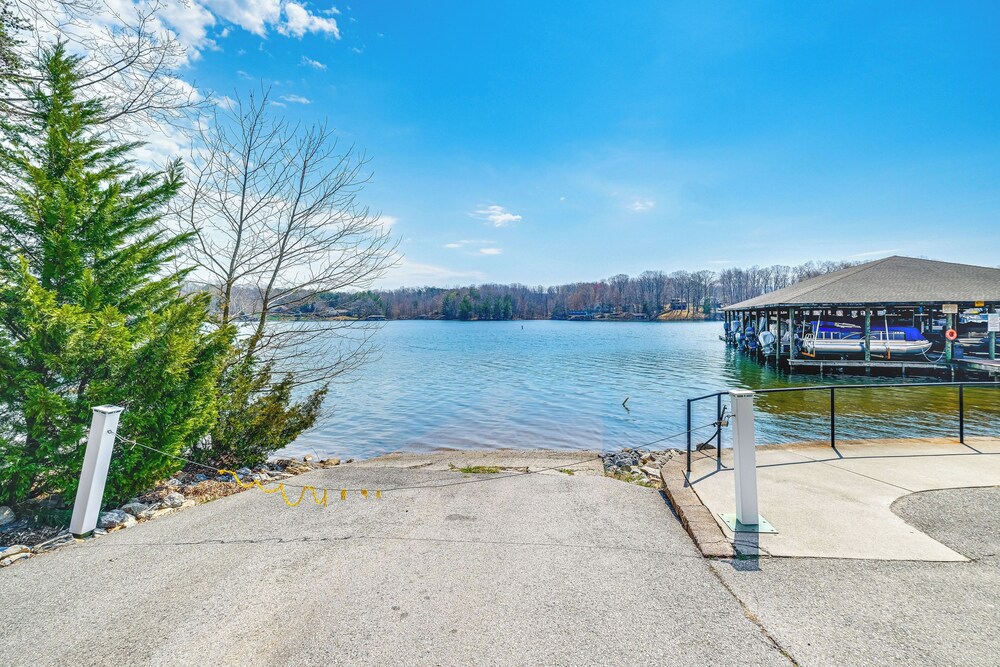 Smith Mountain Lake Retreat w/ Resort Amenities!