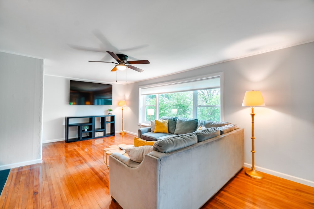 Updated Home: Central Oak Ridge Location view 2