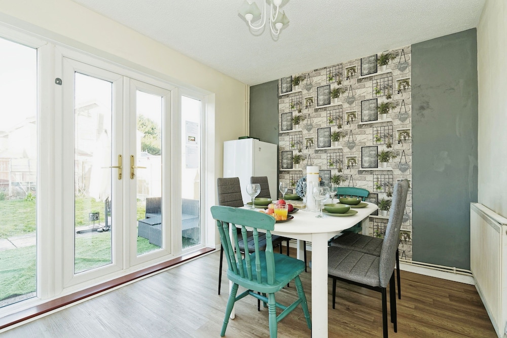 Canterbury Charm, Spacious 4 Bed House