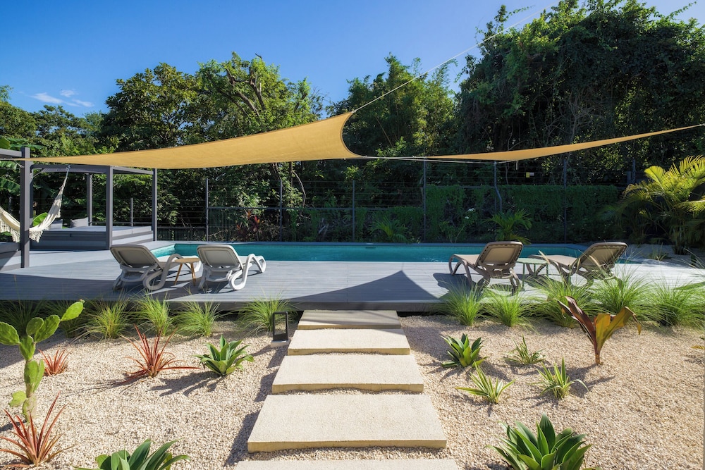 Casa Bo Jungle - Steps to Tamarindo Beach - Surf & Pool