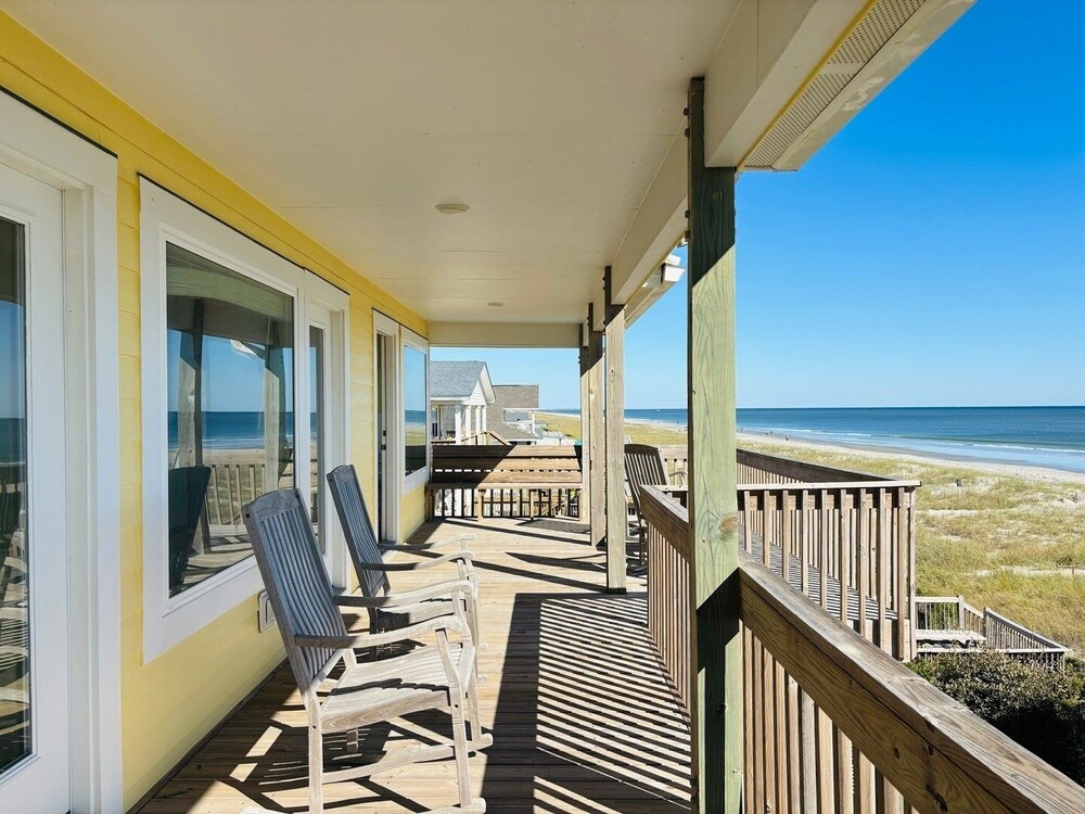 Summer Sandcastle 5 Bedroom Home by RedAwning