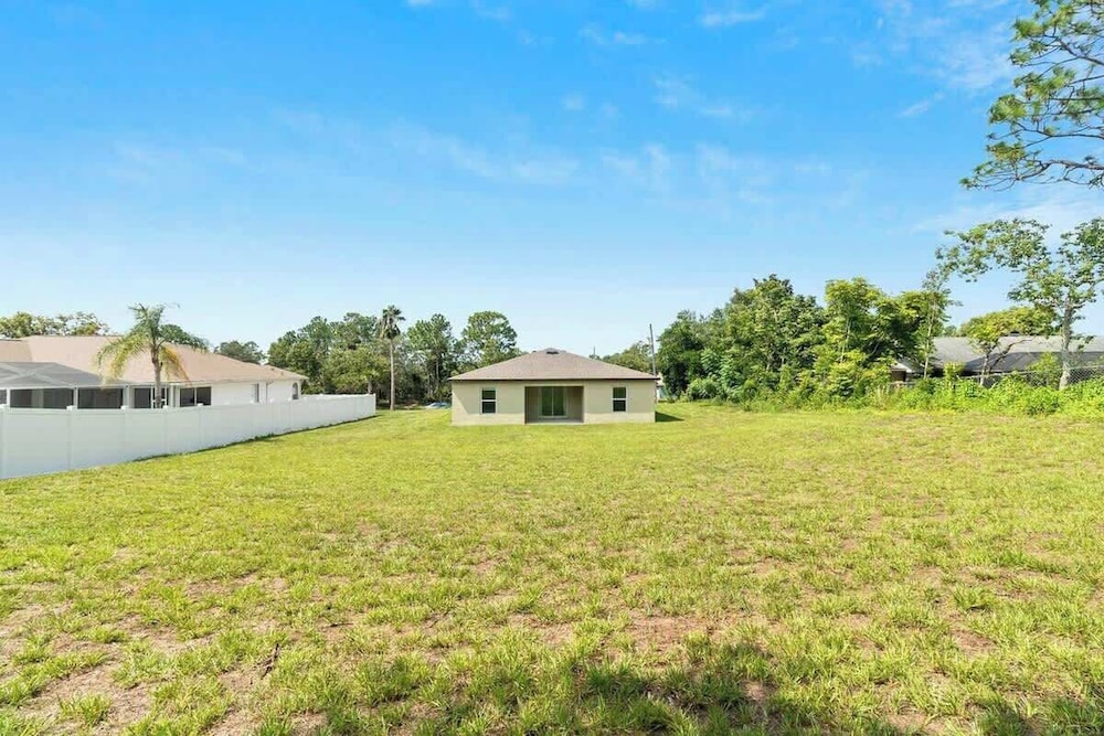 Springhill Retreat! 3 Bed, 2 Bath!