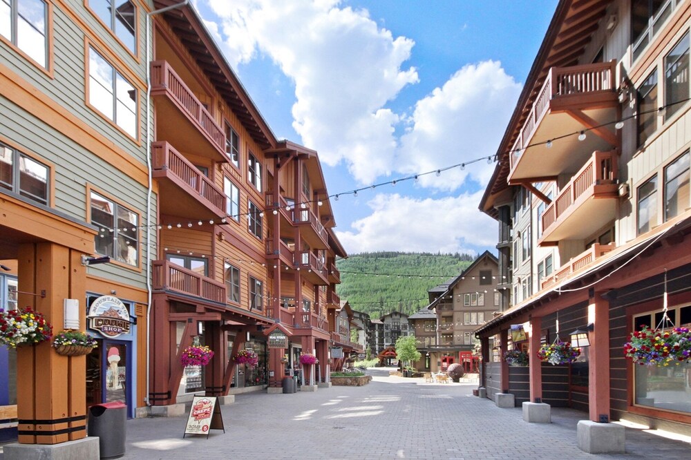 Hotel Best Location On The Mountain, Amazing View - CO204 by RedAwning - Image 1