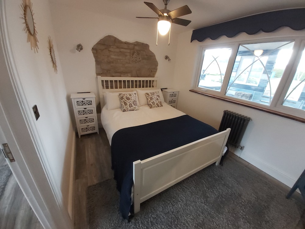 Bluebell House 5 Star Luxury 4 Bdrms and hot tub view 3