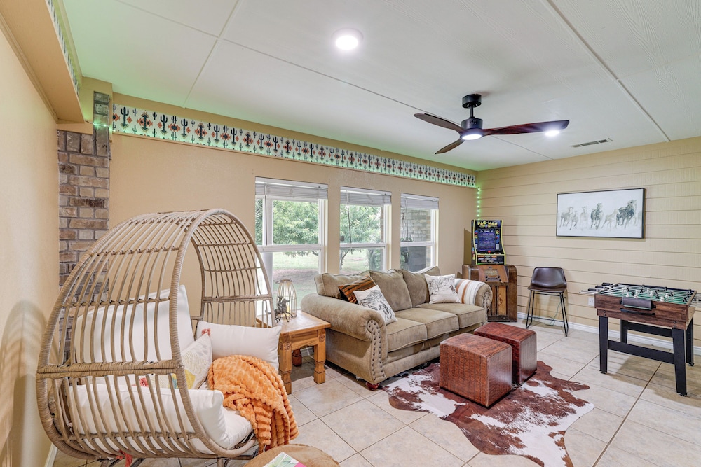 5 Acres! Countryside Getaway Outside Fort Worth