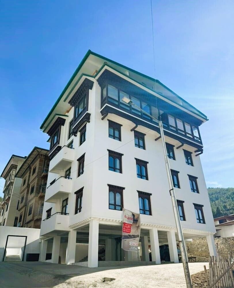Dzi Apartments