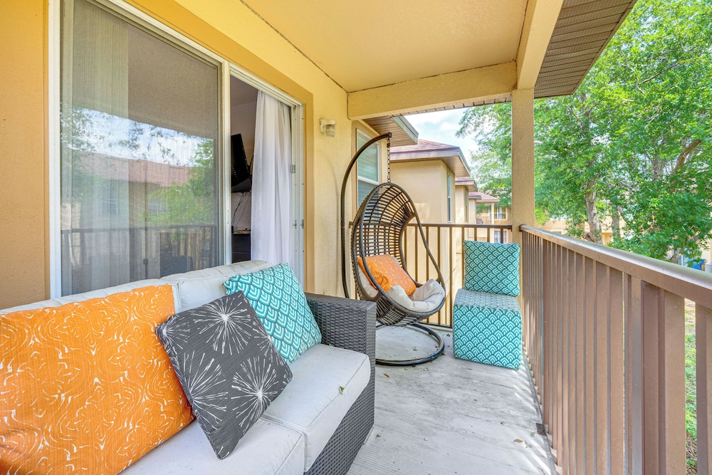 9 Mi to Wdw: Townhouse w/ Balcony in Davenport!